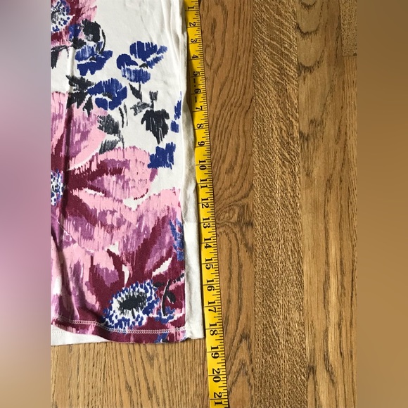 Lucky Brand tee with flowers in EUC - Picture 6 of 10